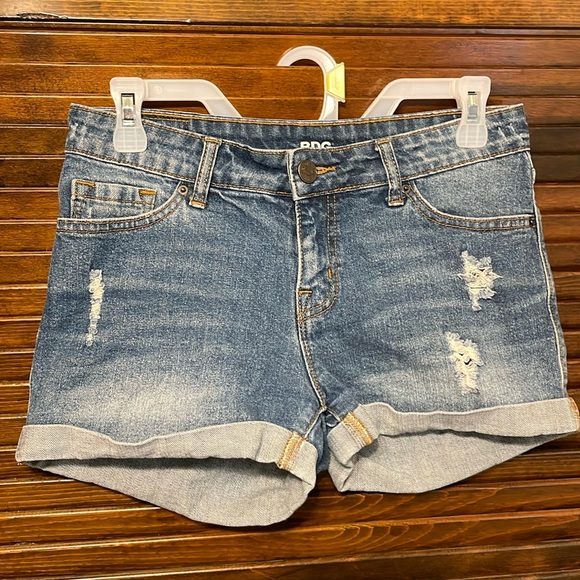 BDG Mid Rise Alexa Distressed Denim Shorts - Picture 3 of 10